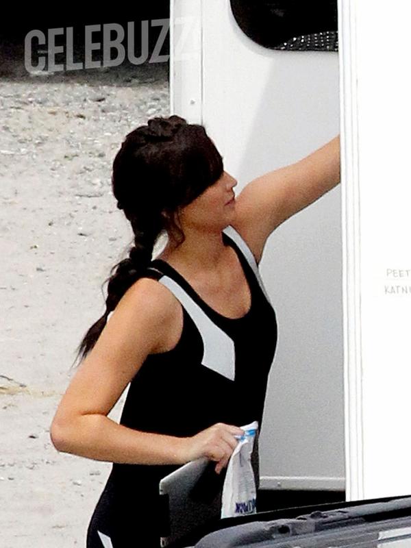 In case you haven't already seen it, first look of #jenniferlawrence on set for #catchingfire!