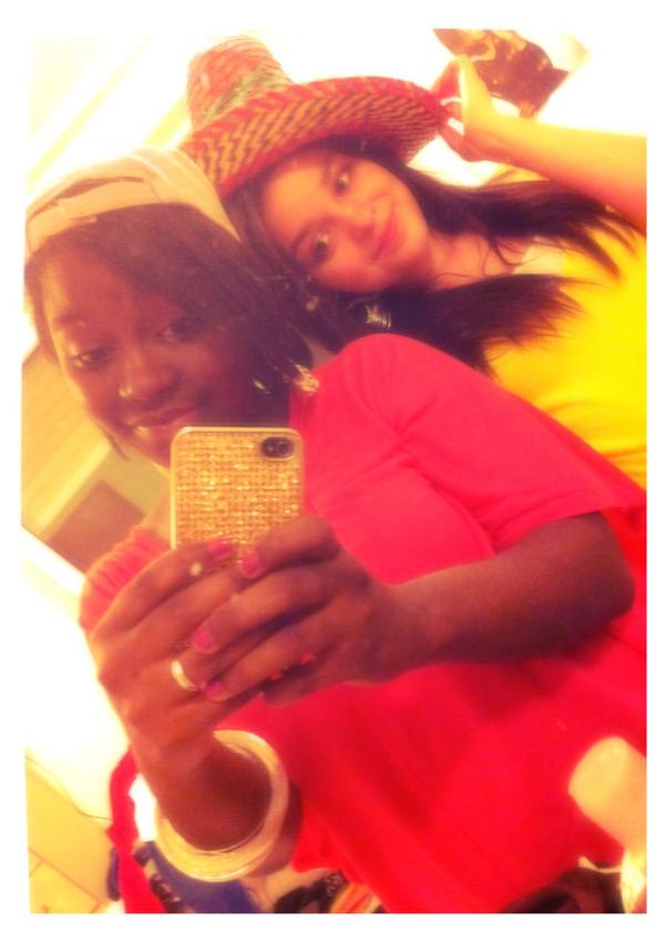 AyeeLexus86's tweet image. #VelcroBack lol @Carolyn_Vasquez ❤