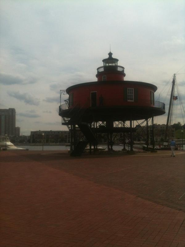 ChrisDistance's tweet image. Love this scene when all of Baltimore PD goes to pier5 @WireFans #TheWire