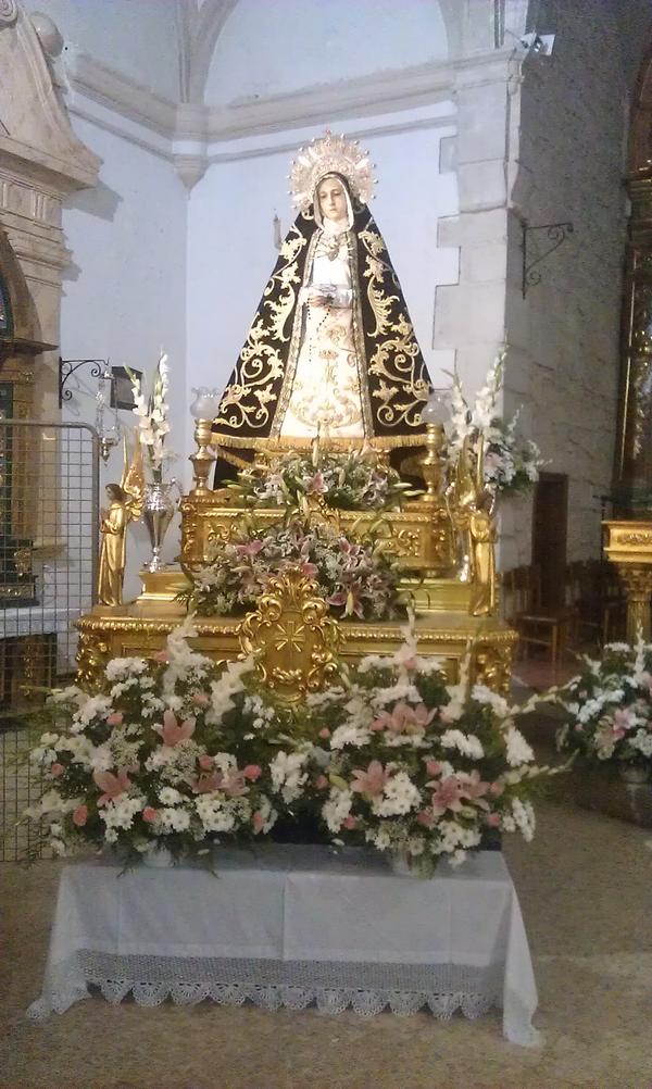 VillardelOlmo's tweet photo. Salve y ofrenda floral a Nuestra Virgen de la Soledad. http://t.co/X1pU0P01