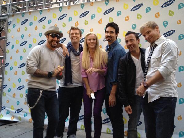 backstreetboys's tweet image. The boys with host @JennyMcCarthy at the @OldNavy #FitForFall Fashion Show!