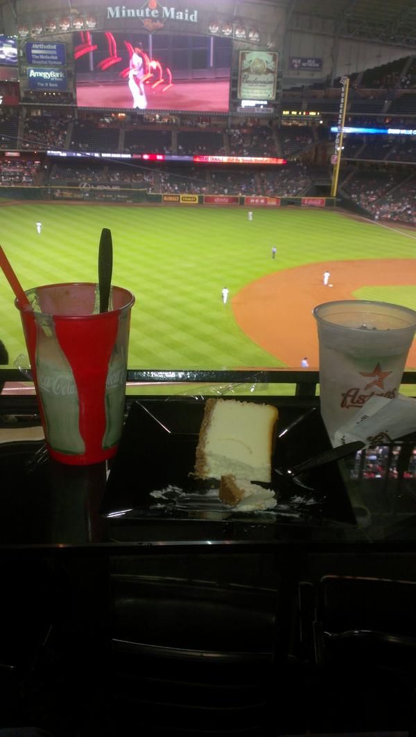 TonyBrosato's tweet photo. Life in the suite ain't that bad http://t.co/5yH5l683