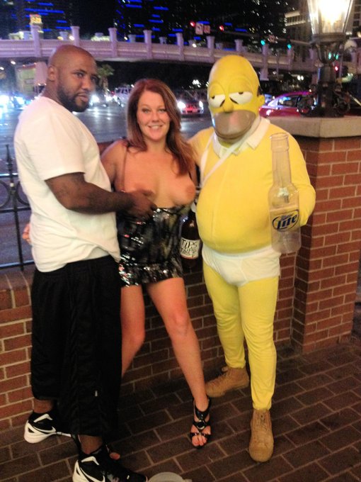 Doin' way to much last night. A fan &amp; Homer feelin me up on the strip..dont even remember most of the<a href="/tag/redheads"class="tags"><span>#redheads</span></a><a href="/tag/luckoftheirish"class="tags"><span>#luckoftheirish</span></a><a href="/tag/4leafclover"class="tags"><span>#4leafclover</span></a><a href="/tag/frisk"class="tags"><span>#frisk</span></a>