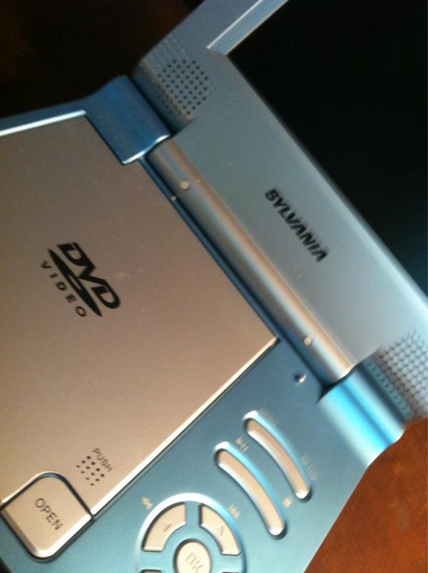 petesaguy's tweet image. Dear Sylvania. Believe it or not, we actually expect things to last longER than the warranty. #poorproduct #ripoff