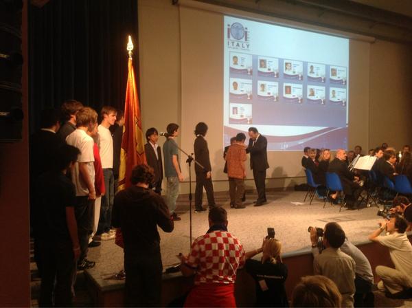 IOI2012's tweet image. 5th and final group of silvers #ioi2012 #closingceremony