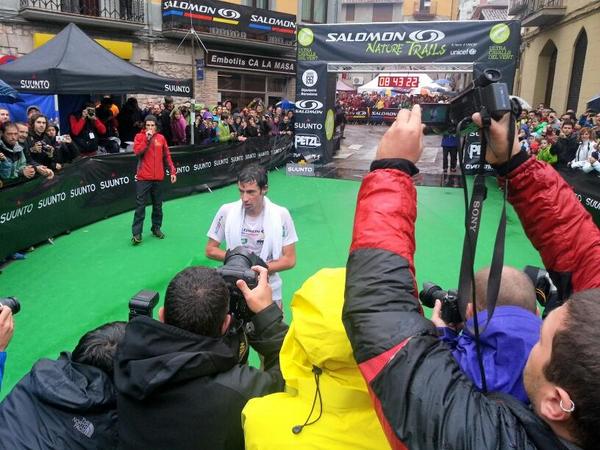 CdMSpain's tweet photo. @kilianj saluda a los espectadores y los medios al finalizar la #CdV12 via @Talkultra http://t.co/v8m0I6OI