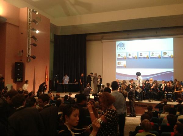 IOI2012's tweet image. 1st group of gold medals #ioi2012 #closingceremony