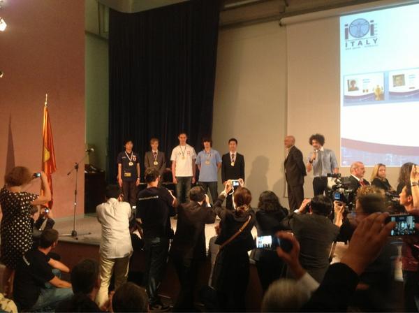 IOI2012's tweet image. 4th group of golds #ioi2012 #closingceremony