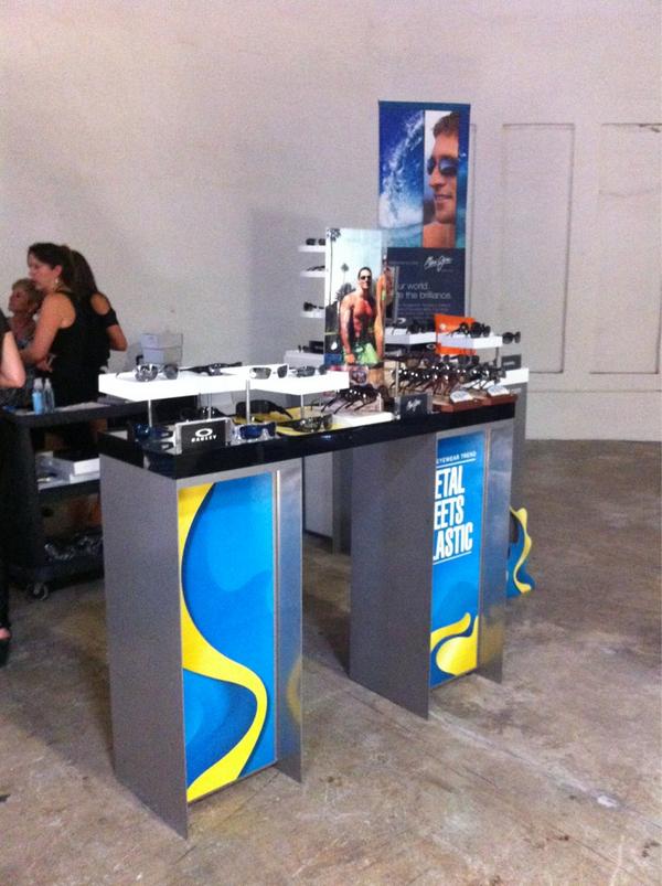 iPRyou's tweet image. Stop by @SunglassHut at @Nurotag! Buy two pairs of shades, one being polarized, and get $40 off your purchase!