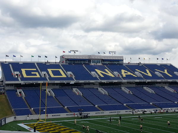 JETServicesInc's tweet photo. Gates are about to open @Navy #Midshipmen http://t.co/Kalpmnru