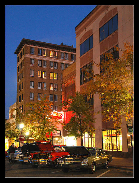 nightimages's tweet photo. Nighttime at the cruise-in via http://t.co/vU1i64a2 http://t.co/IBUwJ1MC