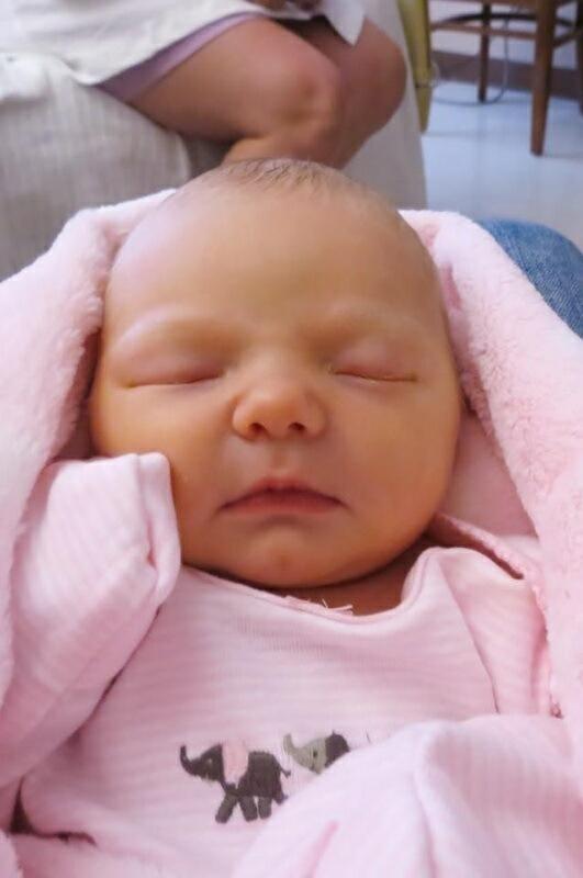 ashleycarm_'s tweet image. My cousins new baby girl Bella is so aborable ❤ #baby #newborn #solovable