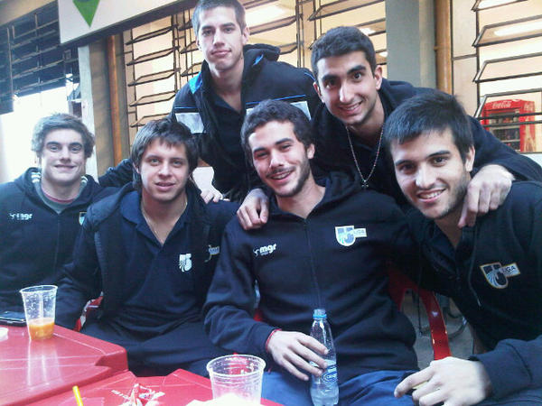 martinoyenard15's tweet photo. @Diegoplayero @Cabeza_Musetti @NicoOyenard Esperando arrancar para el estadio http://t.co/Dl7LQElY