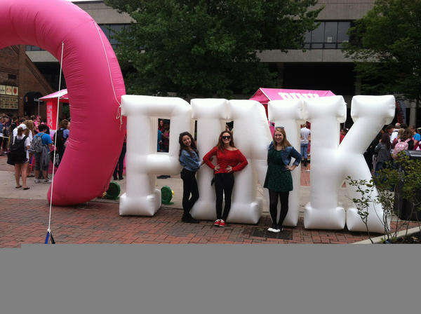 RatchetKay's tweet photo. #tailgatewithpink @uncoolbeans @ShelbChrist @VSPINK http://t.co/YeeH9rTQ