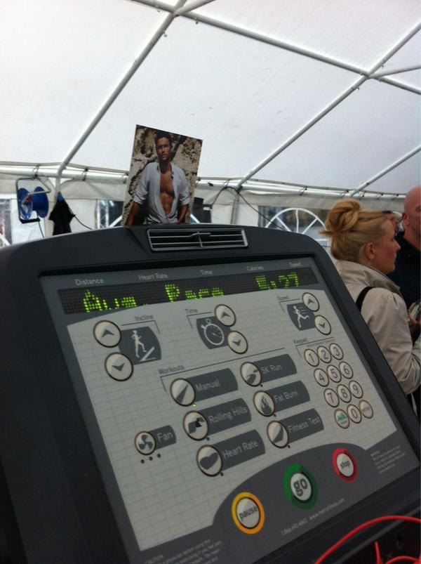 milknosugarHQ's tweet image. Tonights motivation for the girls  #CFK24 @hotyogafacts @AwesomeBorsum