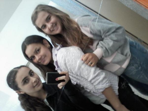 AnahBaena's tweet photo. óoia nóoiz zuuandu na escoola !! http://t.co/T1dtj48s