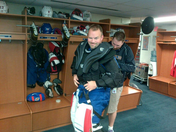 b_cheeseman's tweet image. .@R_Dean helping the "oldest &amp;amp; heaviest goalie in the dub" @hamilton_steve get ready for practice #padstacks #pokecheck
