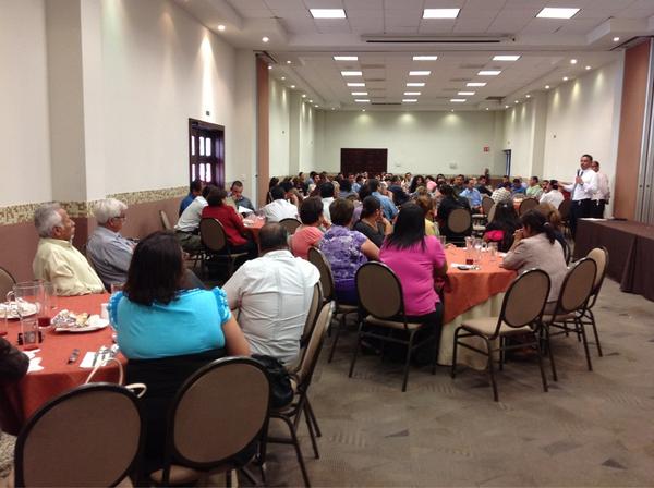 Rios_SNTE5's tweet photo. Saltillo en unidad región dos en fortaleza con nuestro líder @bmontoya_snte5 http://t.co/YXatUO8D