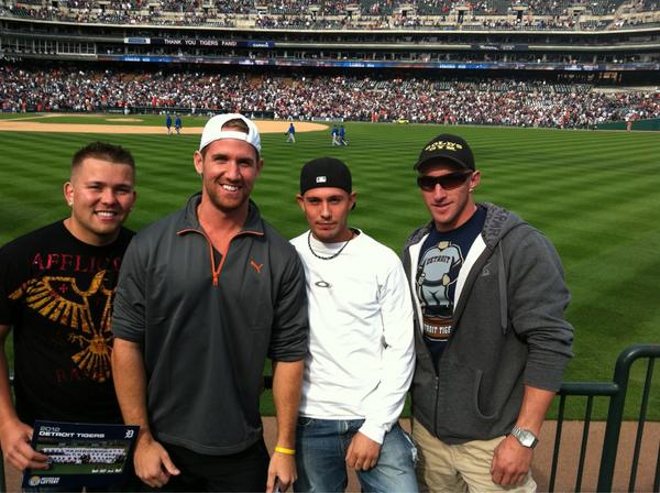 HVladdy's tweet photo. Tigers #BigWin #DougFister Making History. 
Time for LAS VEGAS @gold_brandon @coop569 #hartshow http://t.co/6wIlNu4p