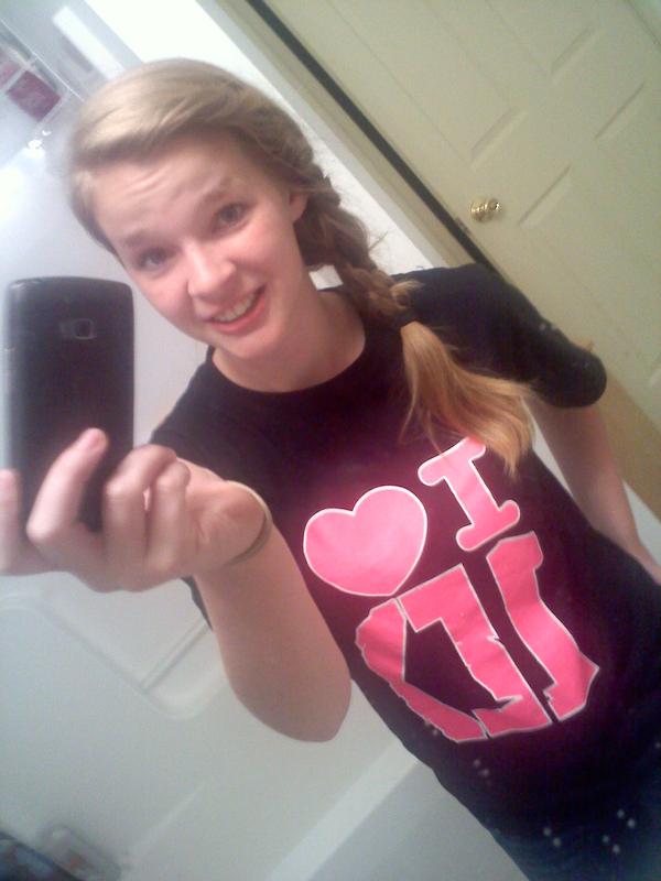 hconwell19's tweet image. #nobraces #onedirectionshirt #braidedhair #krystalshouse