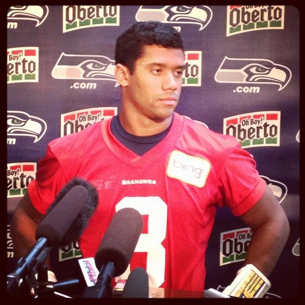 Eye4Photo's tweet photo. Note to self (@DangeRussWilson): "Stay in the pocket a little bit longer. Trust it a little bit longer." http://t.co/1lao36F5