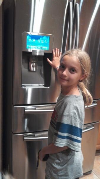 AlyciaStark's tweet photo. Savannah showing Uncle how to use the new fridge http://t.co/T8c7B3Sa