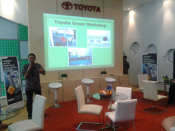 ToyotaID's tweet photo. Instalasi Oil Trap di #GreenWorkshop berfungsi mencegah pencemaran disaluran air akibat oli bekas http://t.co/uZGCLpoz