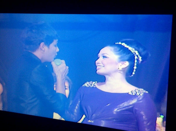 D_Chungkers's tweet photo. RT @mahakaryainc: Now @ussyklik feat @dhikacungkring at @InboxSCTV_ Awards 2012 #KupilihHatimu | @dreynando http://t.co/ysY8PlW0