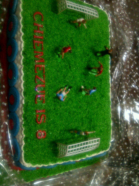 dabekee's tweet photo. Yum! Yum! Cake for my prince http://t.co/cMfggbiJ