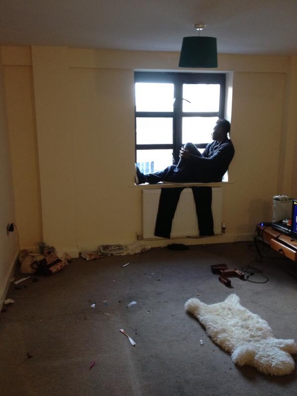 Mayhew_B's tweet image. We've had some good memories in this flat. Moving out day is a sad sad day @oswaldonunes #Flat3