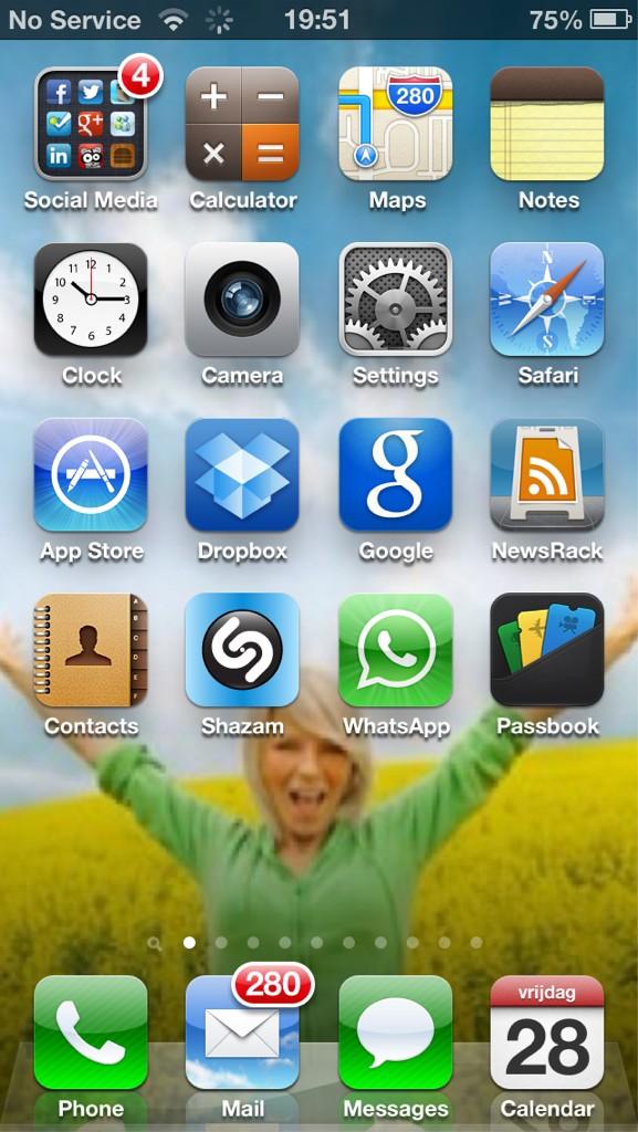 Soulopoulos's tweet image. Super efficiënt #iPhone5Launch event @MobistarNL #MobiPhone5. Jammer van incident waardoor activatie #nanoSIM Failed.