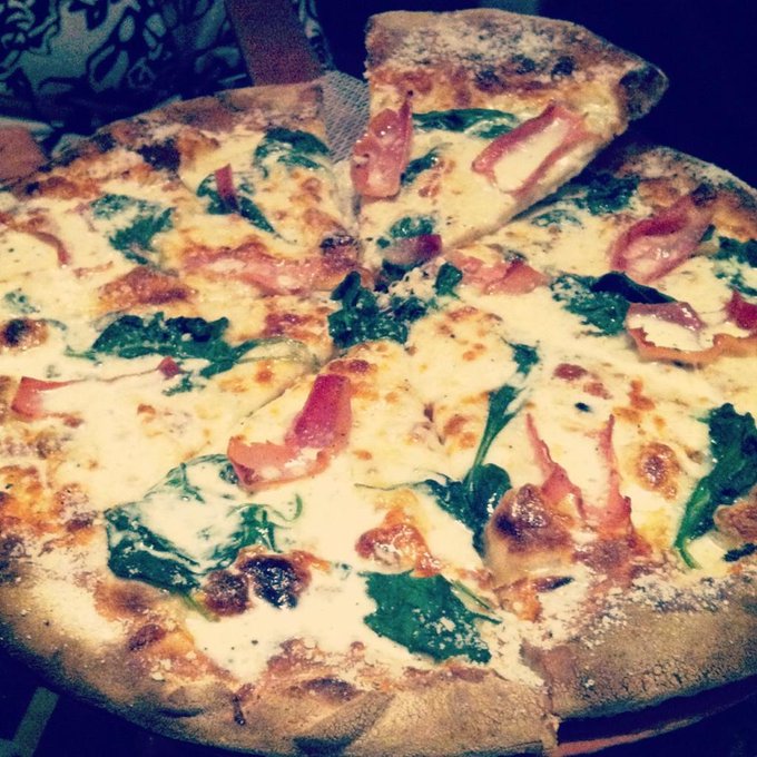 Look how beautiful this pizza is!!! ❤🍕 http://t.co/U9omkspb<a href="/tag/bejealous"class="tags"><span>#bejealous</span></a>