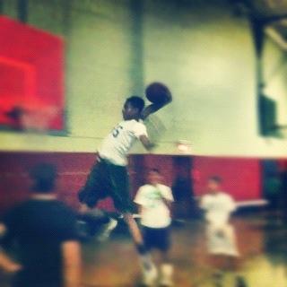 Money_OverE's tweet image. “@WaxOnWaxOnWax: New twitcon juheardd #GetBig #AirUpThere http://t.co/bEZSZGPv” lmao that rim is like 6 feet