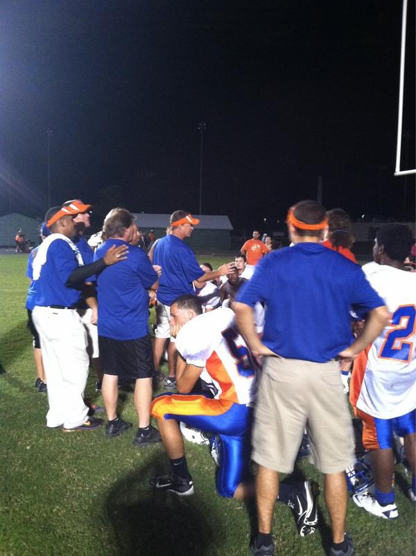 andyvillamarzo's tweet photo. RW coach Jay Fulmer speaking to his team after the Rams 20-3 victory over Gulf. #tbopreps http://t.co/4jPrx4Dg