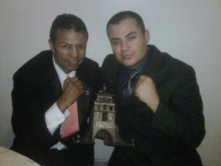 Chakalmx's tweet photo. Un placer y una gran fortuna poder acompanar al Campeon en su noche! http://t.co/w3kZho6I