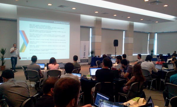 gdgankara's tweet image. #AndroidBootcamp Android versiyonlari anlatiliyor.