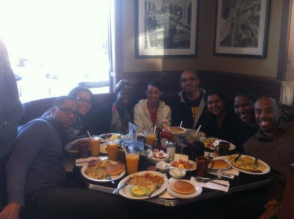 IRicardUSTMBA14's tweet photo. @USTbusiness cohort c/o 2014 on our way back to Minneapolis. #BreakfastInTheChi @PRadJr2014MBA @KBailey2014MBA  + more http://t.co/265zoas8