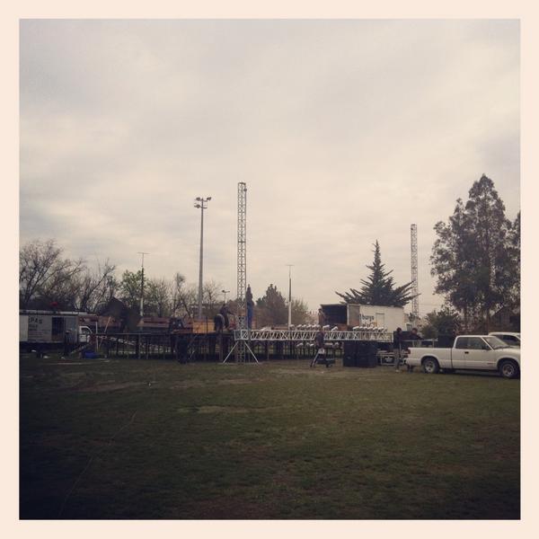 Montando escenografia!!! La negra ester en paine