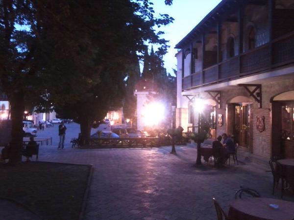 AmazingTravelGe's tweet image. Sighnaghi nights