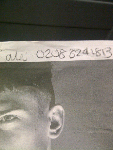 Annahob's tweet image. How do boys write down emergency notes  if they don't have a pen on them OR eyeliner #multitaskingmakeup