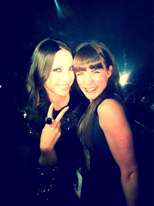 SelenaPrevost's tweet photo. Court mais beau moment avec #mariemaireal en coulisse avant le lancement de Miroir qui se passe là! http://t.co/BXa8SQgl