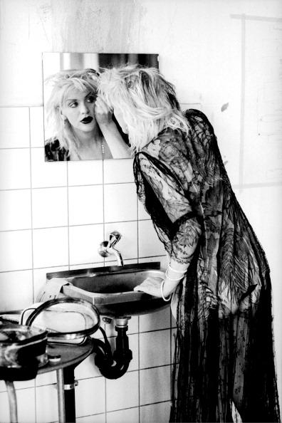 CourtneyIsLove's tweet photo. She is pretty on the inside :) 13 Apr 1995 #reflection http://t.co/DTd72sde