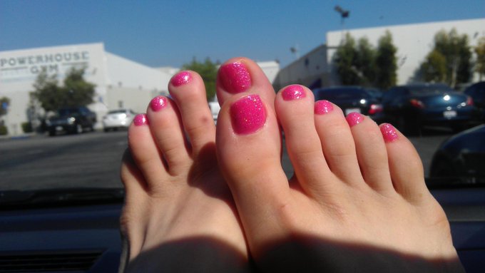 Pampering myself today before I fly out to NY tonight! Pretty pink toes make me smile :) #footfetish<a href="/tag/footfetish"class="tags"><span>#footfetish</span></a>