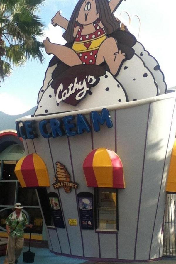 "Get your ice cream" #universalstudios #icecream