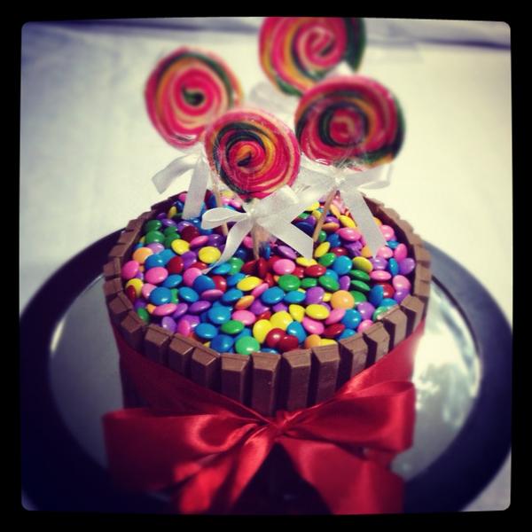 RittersCake's tweet photo. Bolo de kit kat, simplesmente perfeito!
http://t.co/T9ZgMi4N http://t.co/3miqOZ5B