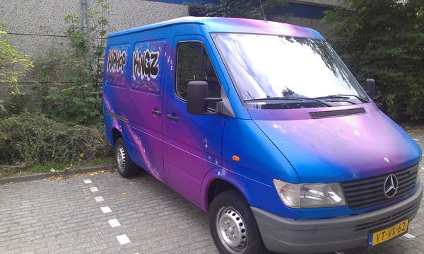 WCDordrecht2012's tweet photo. Check onze HipHop Kingz workshop tour bus @AnthonyBenjami @VinceCharmingDS @Gil_Arazzi @HerrieA @HGTLooneyTunes #vet http://t.co/qB5062eI