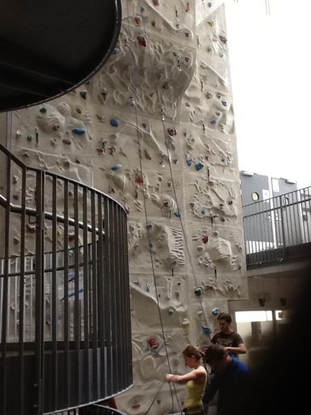 harri6sto's tweet photo. A picture tells more than N words... #ndn2012 http://t.co/iTzauM91