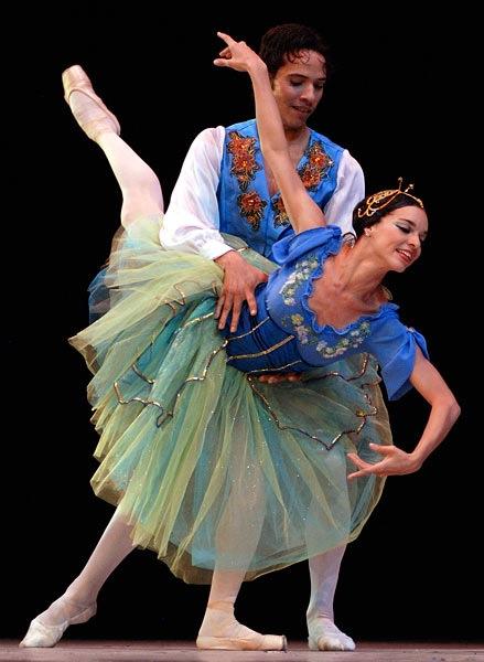balletcuba's tweet photo. Le Papillon, ballet by Peter Quanz. http://t.co/xmZl4jyh