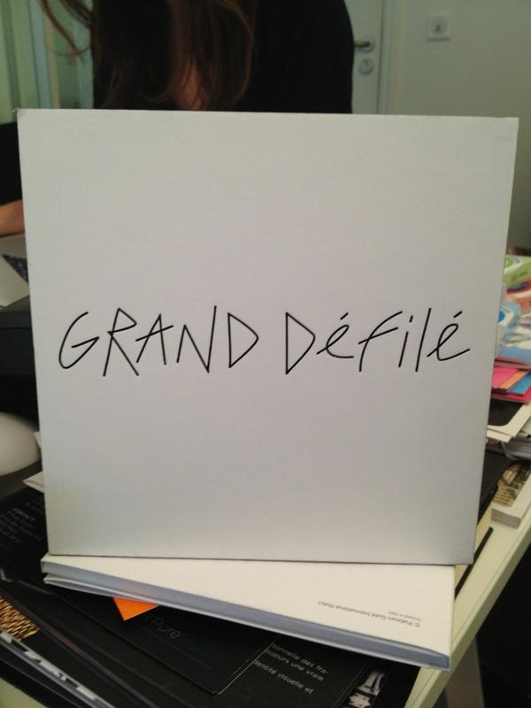 aufemininMode's tweet photo. En route pour le plus #GrandDefilé du monde aux @Galeries_Laf http://t.co/Y4VQeAyI