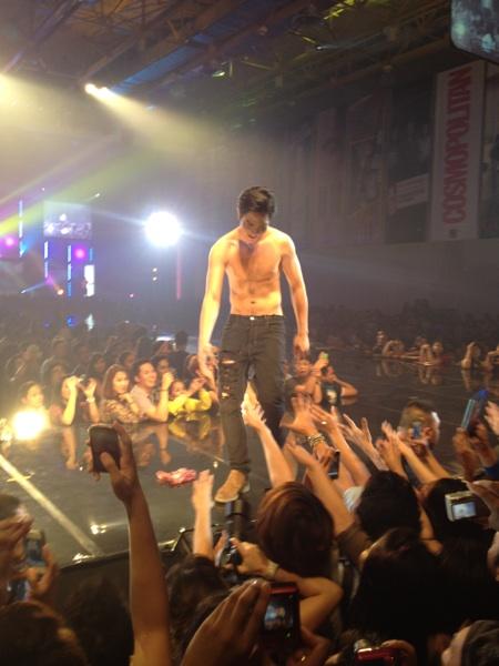 cheesemissss's tweet image. #Kaloka  @aldenrichards02 on #CosmoBachelorBash2012 ;) http://t.co/IHtfwPHA&quot;